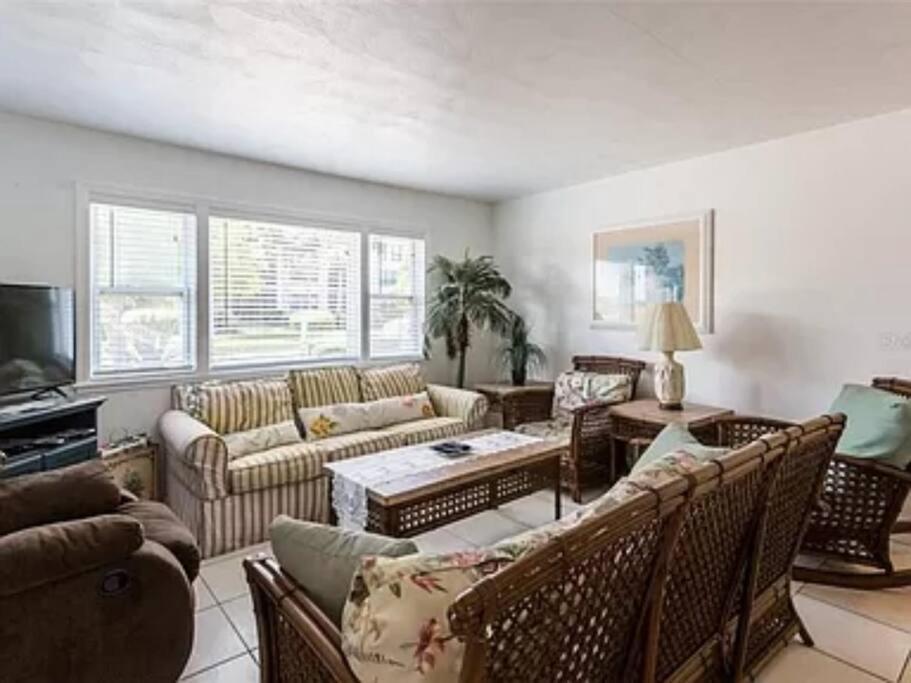 Lovely 1 Bedroom Unit Across From Lido Key Beach Sarasota Extérieur photo
